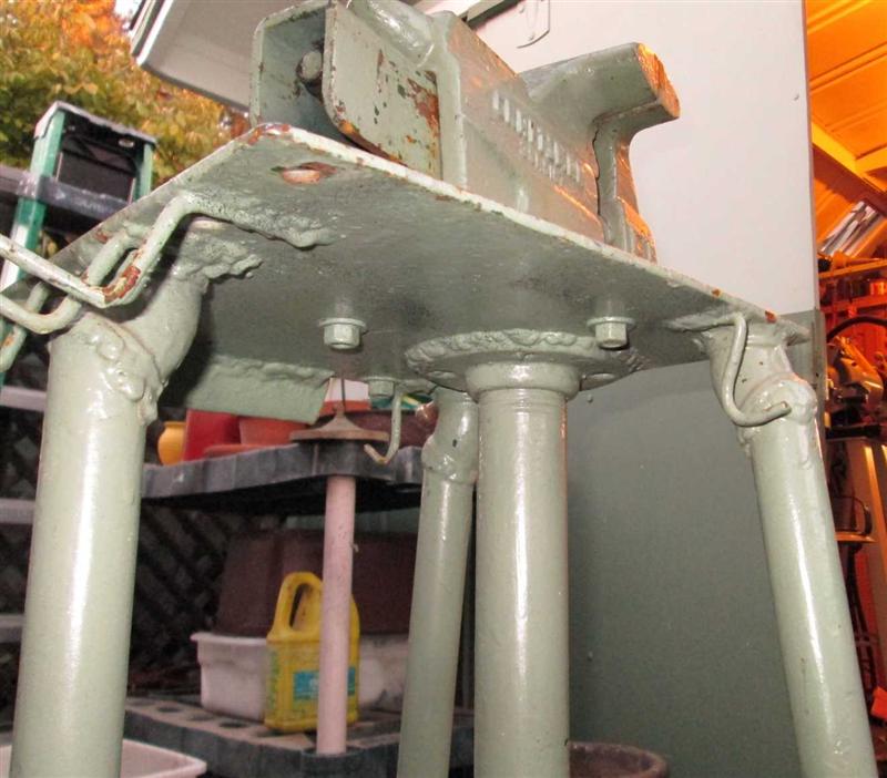 old vise stand